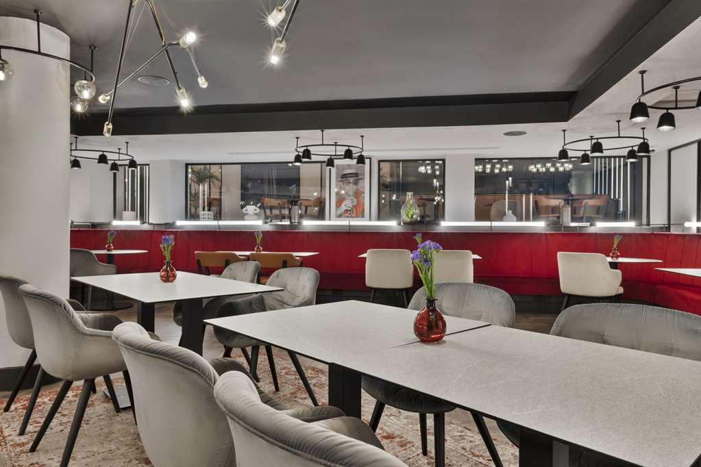 Radisson Red Hotel London Heathrow Restoran gambar